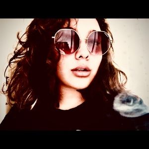 Meet your Posher, Alizeya